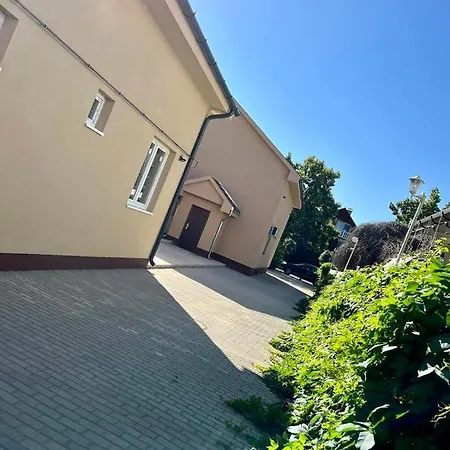 Zsuzsa Apartment *